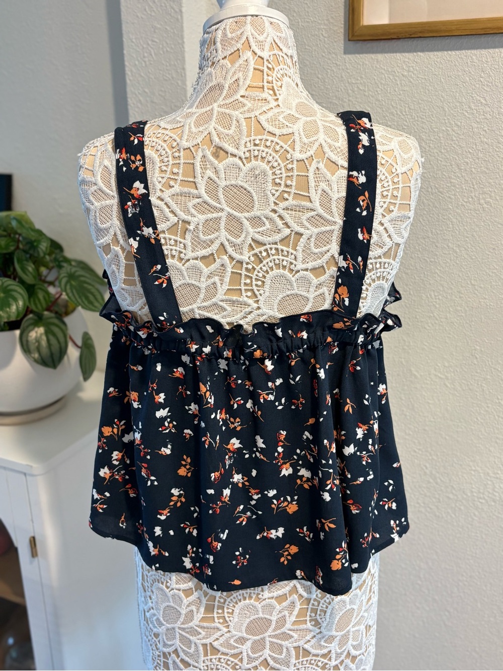 BP Floral Ruffle Crop Top - Picture 2 of 6